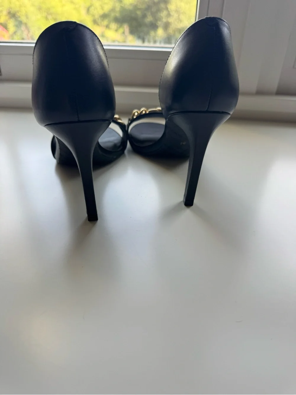 Brand New Black Brazilian Brand Leather High Heel Sandals Sz US 5.5 see details.